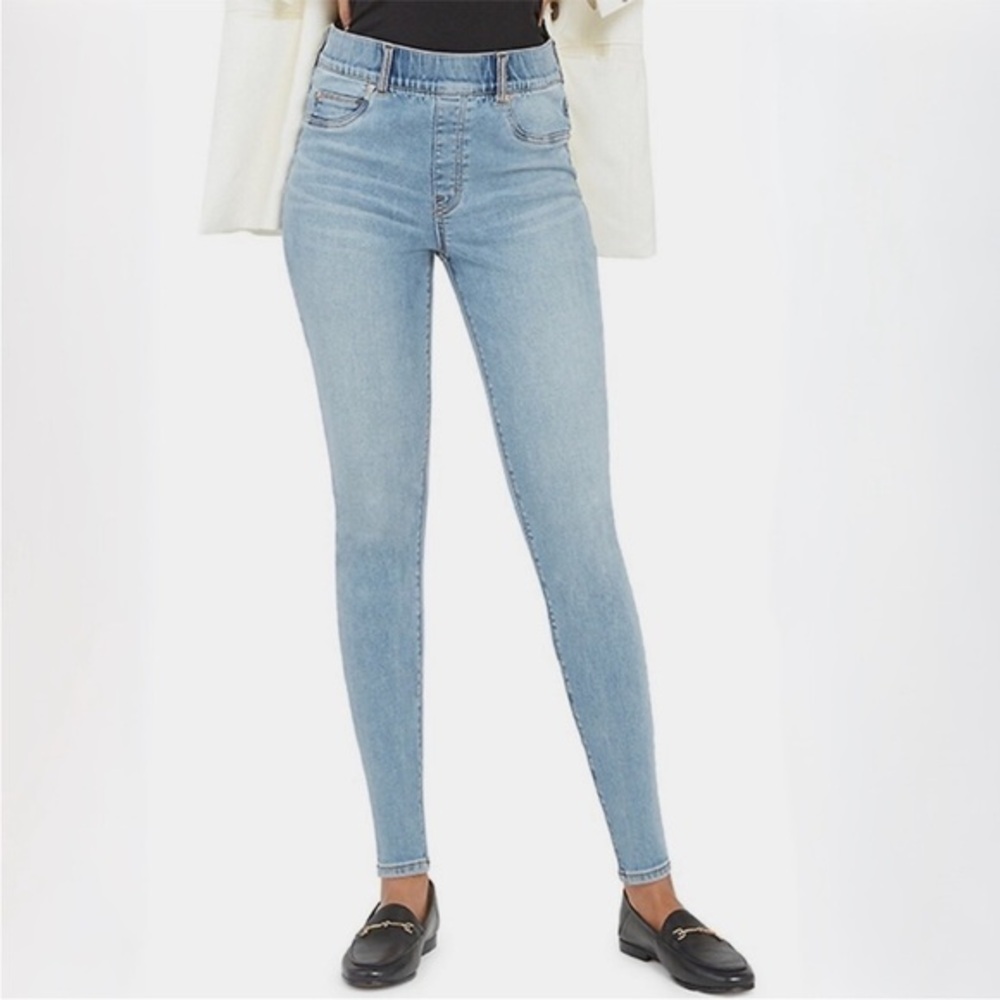 Spanx Light VTG Wash Pull On Jeans NWT Ret $128 Sz Med